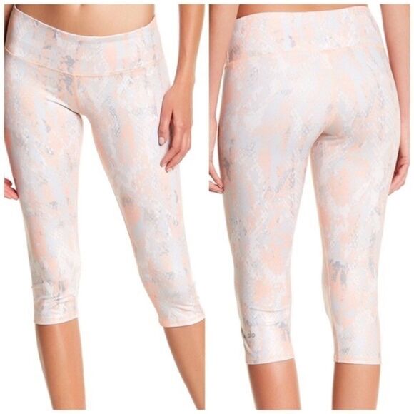 Alo Yoga Airbursh Capri Leggings - Tropical Peach Python - Picture 1 of 8